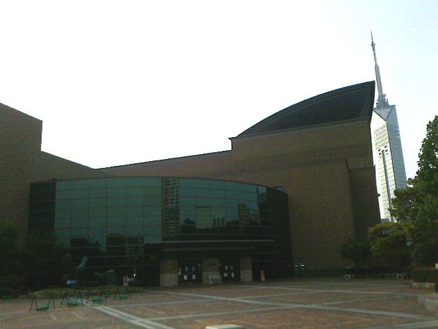 福岡市総合図書館